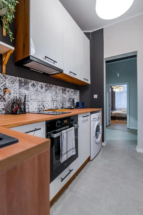 New Black & White - 2Bdr Apartment With Balcony Sofya